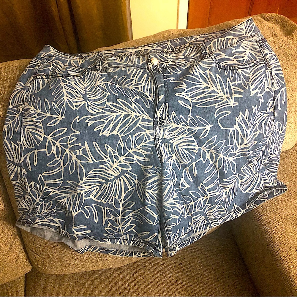 Lane Bryant shorts size 20